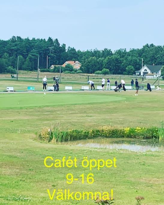 Attefallhus Blixtorps Golfbana Варбери Екстериор снимка