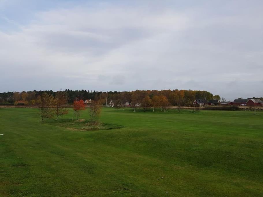 Attefallhus Blixtorps Golfbana Варбери Екстериор снимка